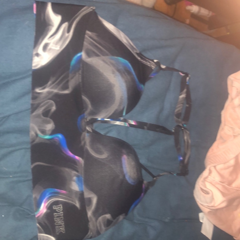 VS pink Smokey design sports bra